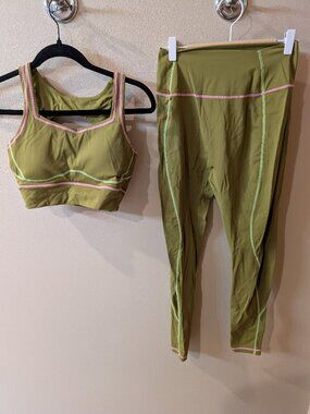 Buffbunny sports bra M and leggings L matching set